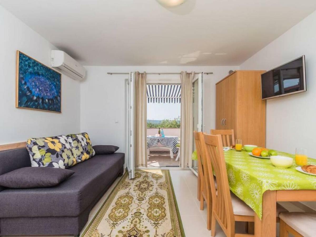 Apartment F-3 Klimno Buitenkant foto