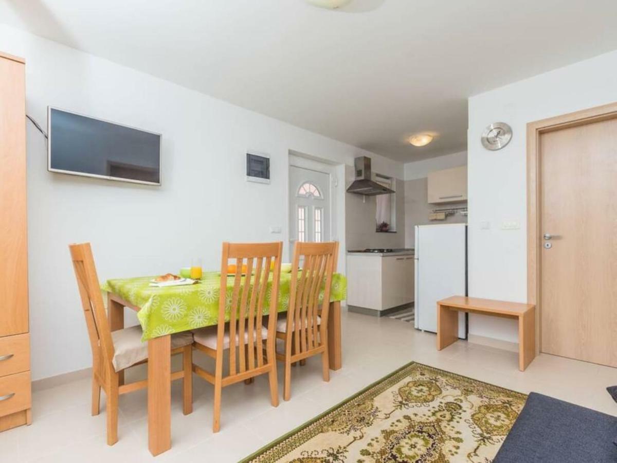 Apartment F-3 Klimno Buitenkant foto