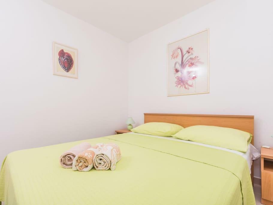 Apartment F-3 Klimno Buitenkant foto